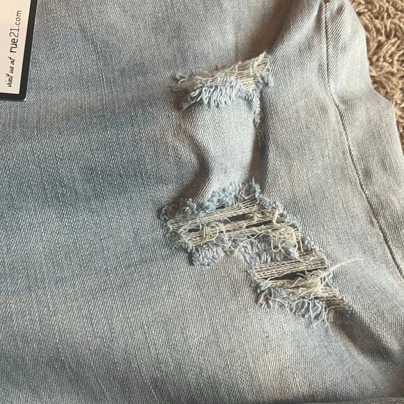 NWT! Rue 21 Light Wash Distressed High Rise Shortie Jean Short Size 20 - Picture 6 of 10